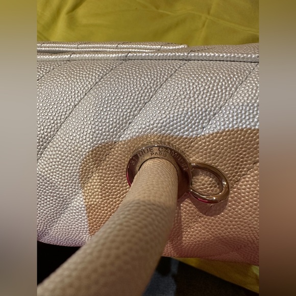 Chanel pearlescent white coco handle medium/large size. - Picture 8 of 16